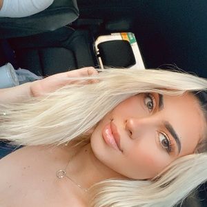 Meet your Posher, Elissa